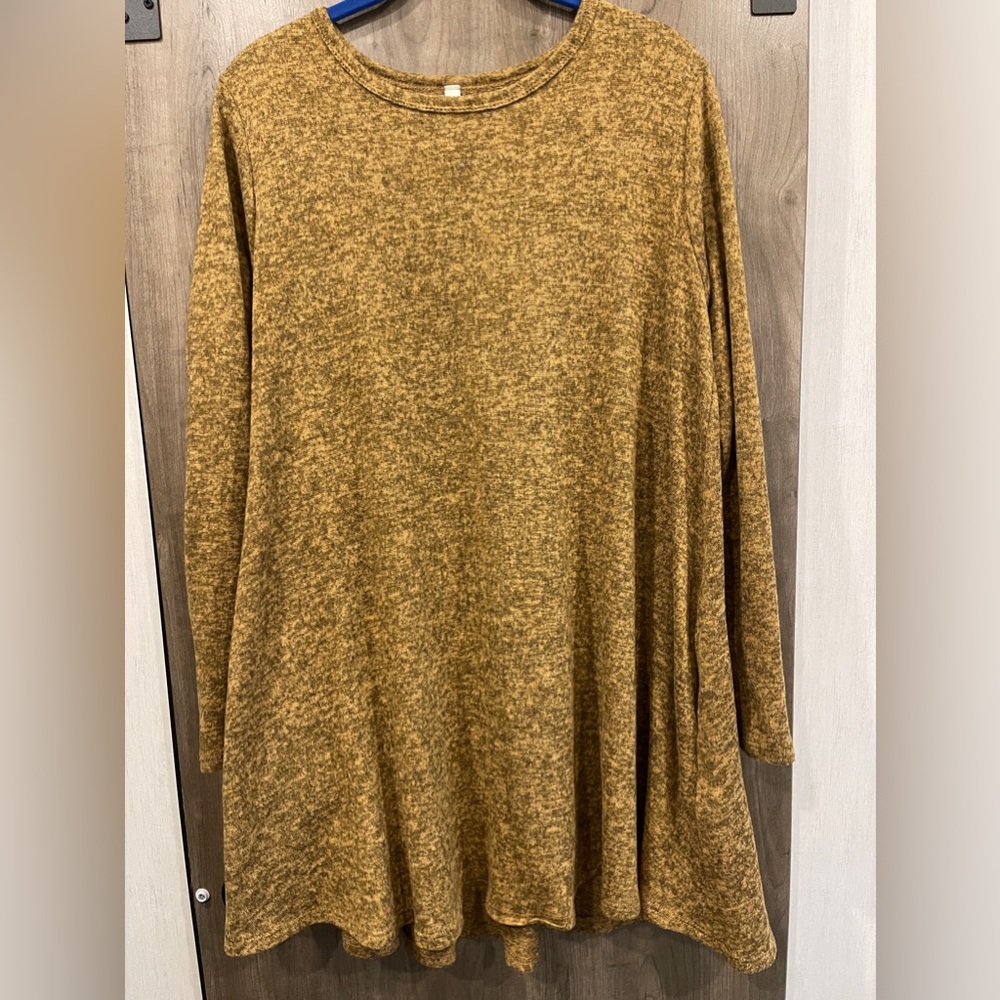 MTS Tunic, Size Small HAS POCKETS